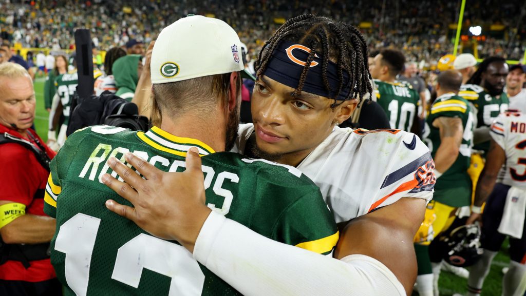 Justin Fields Aaron Rodgers Bears Packers Snf